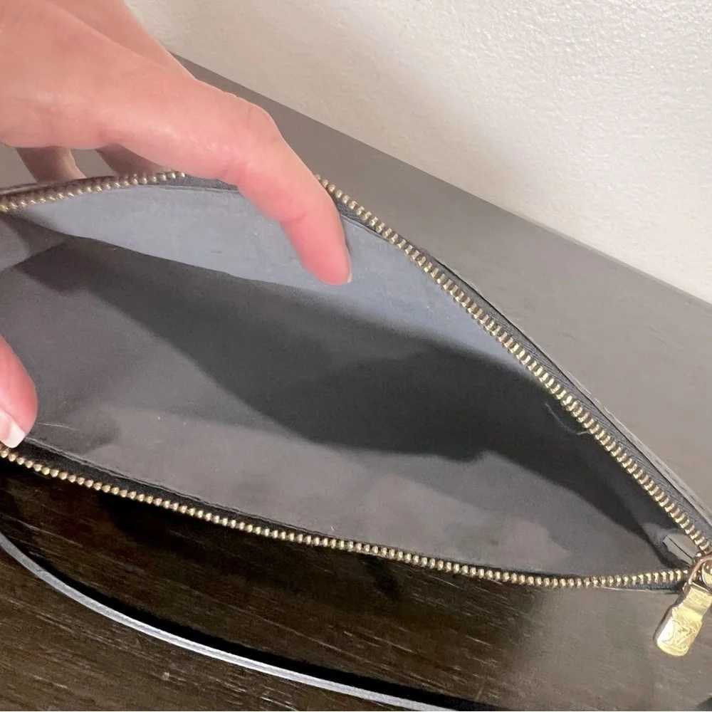 Louis Vuitton black Epi Leather Pochette